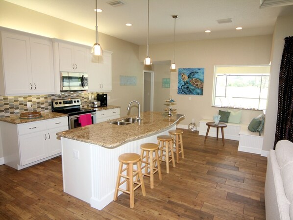 Fridge, microwave, oven, stovetop - Lazy Gator | Pool | Ping Pong Table | Bikes (Rotonda West)