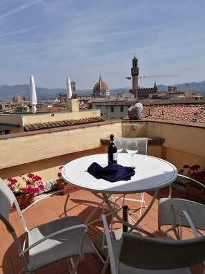 Outdoor dining - The One and Only: NEW ROYAL SUITE with PRIVATE TERRACE OVERLOOKING FLORENCE (Firenze)