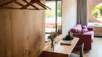 3 bedrooms, in-room safe, desk, iron/ironing board