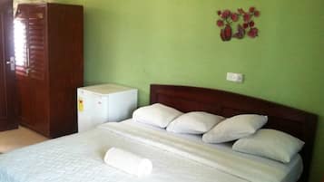 Executive Suite | Minibar, in-room safe, free WiFi, bed sheets
