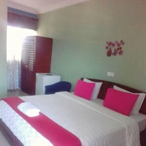 Minibar, safe på rommet, wi-fi (inkludert) og sengetøy