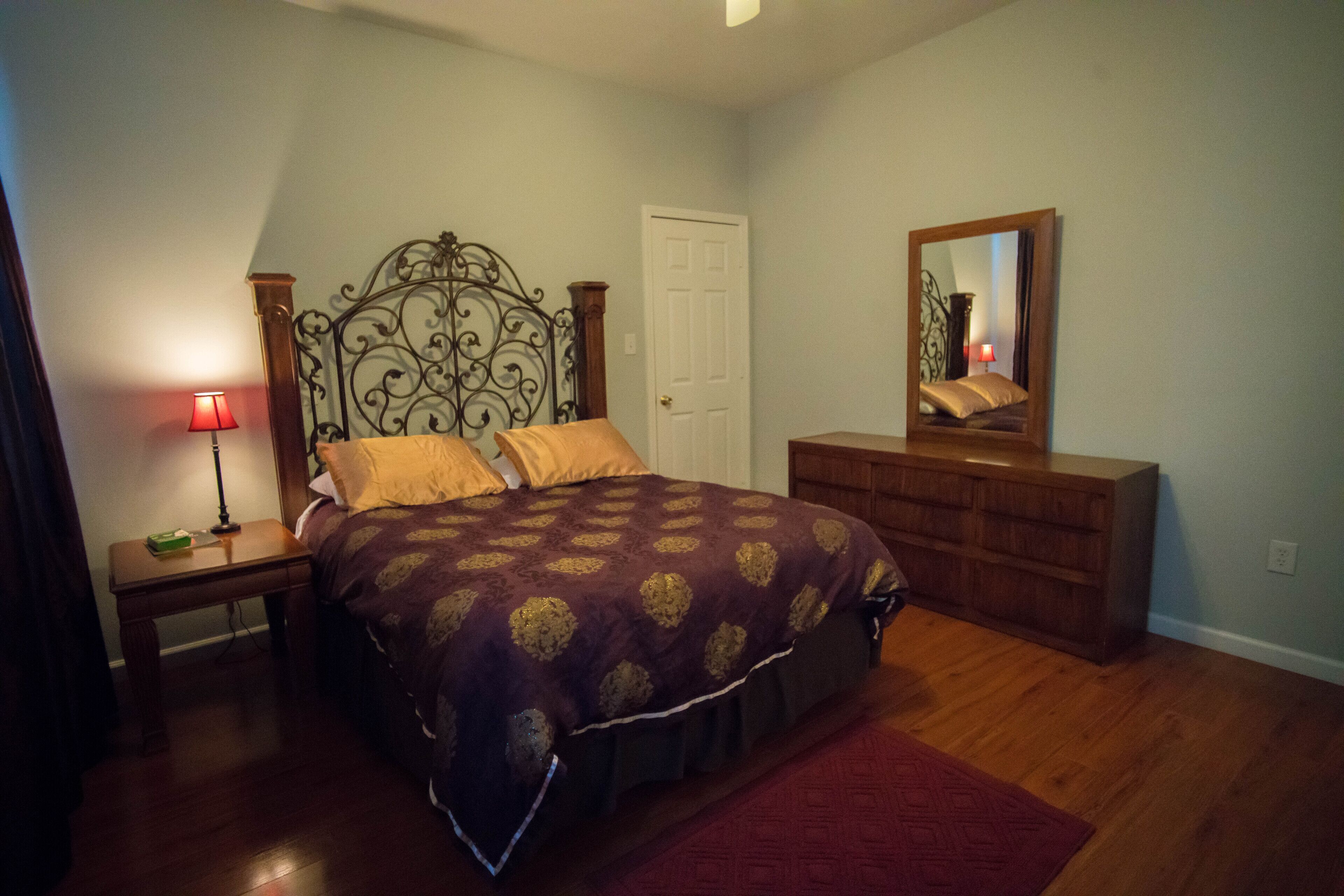 1800 sf Townhome - Minutes to Everything in Town