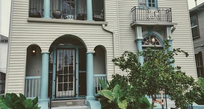 1800 sf Townhome - Minutes to Everything in Town