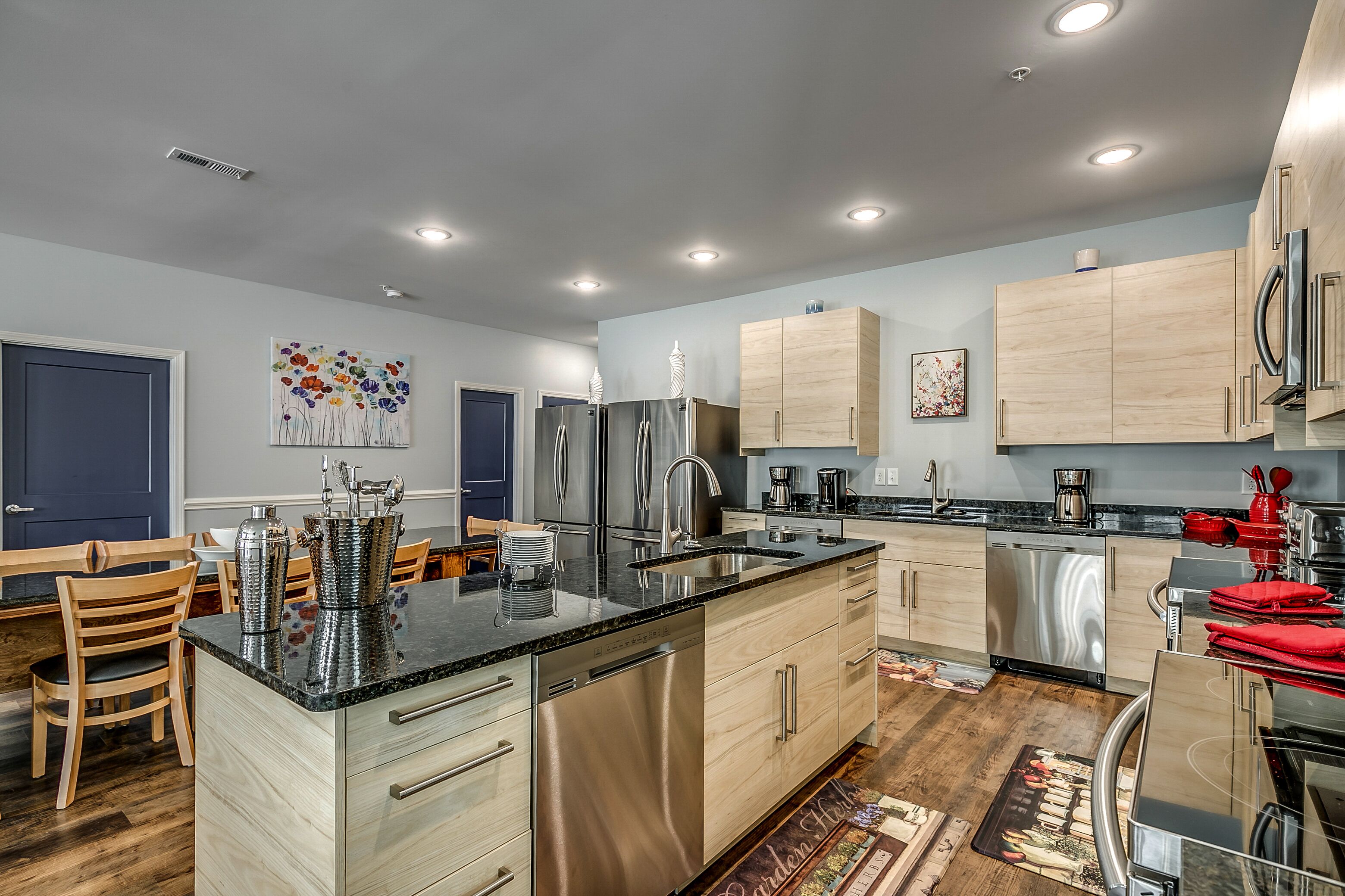 Large standalone property: media/game room,private pool/spa 200ft to beach