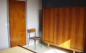 2 bedrooms, iron/ironing board, Internet, bed sheets