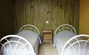 2 bedrooms, iron/ironing board, Internet, bed sheets