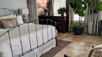 4 bedrooms, desk, iron/ironing board, free WiFi
