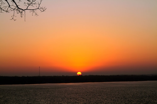 "Sunrise Cottage" Beautiful Lakefront Panoramic View W/ Hot Tub and Boat Dock