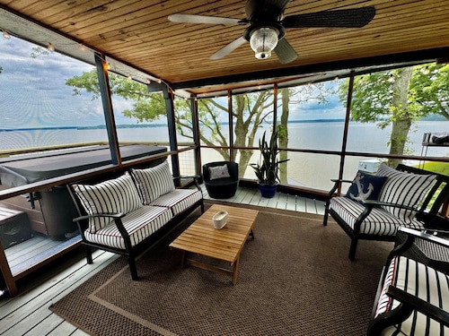 "Sunrise Cottage" Beautiful Lakefront Panoramic View W/ Hot Tub and Boat Dock