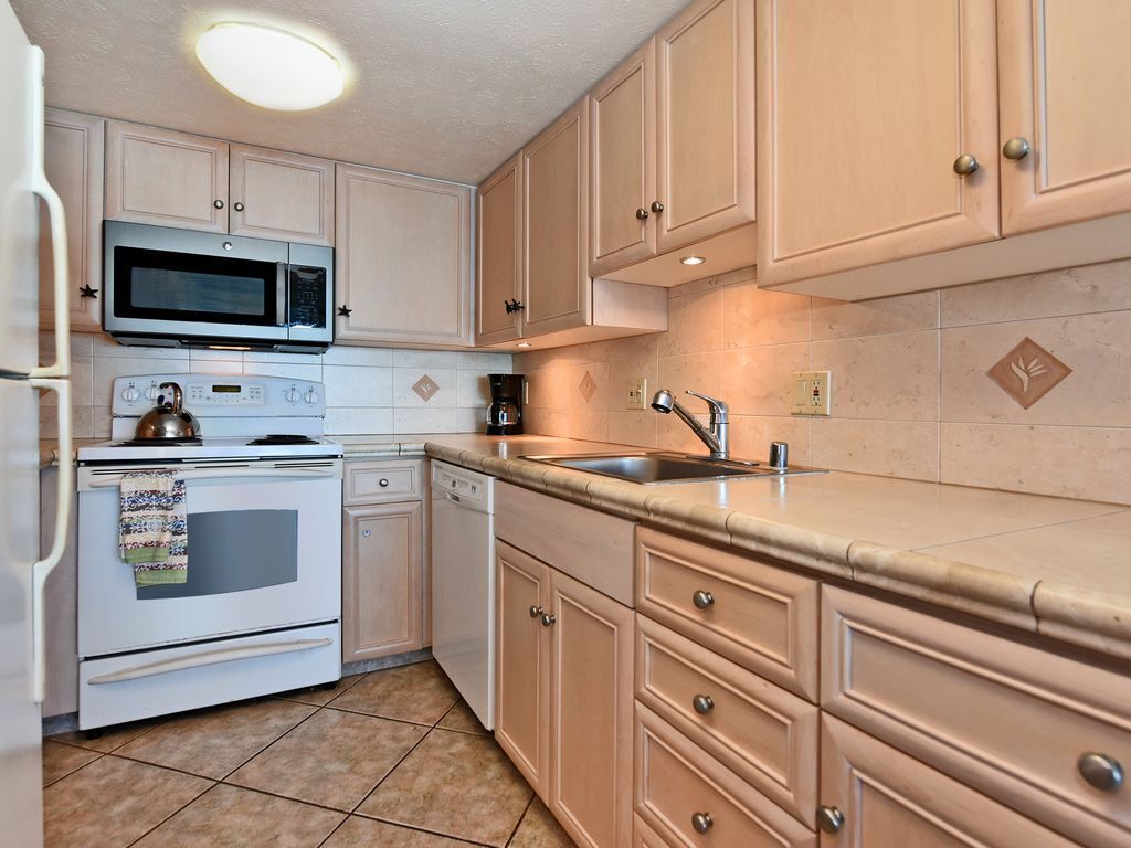 Magnificent Oceanfront 2-Bedroom Unit