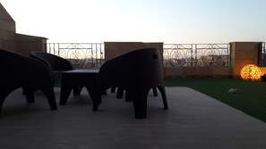 Terrace/patio - Cairo Sunny Sky and Garden View Rooftop apartment (Cairo)