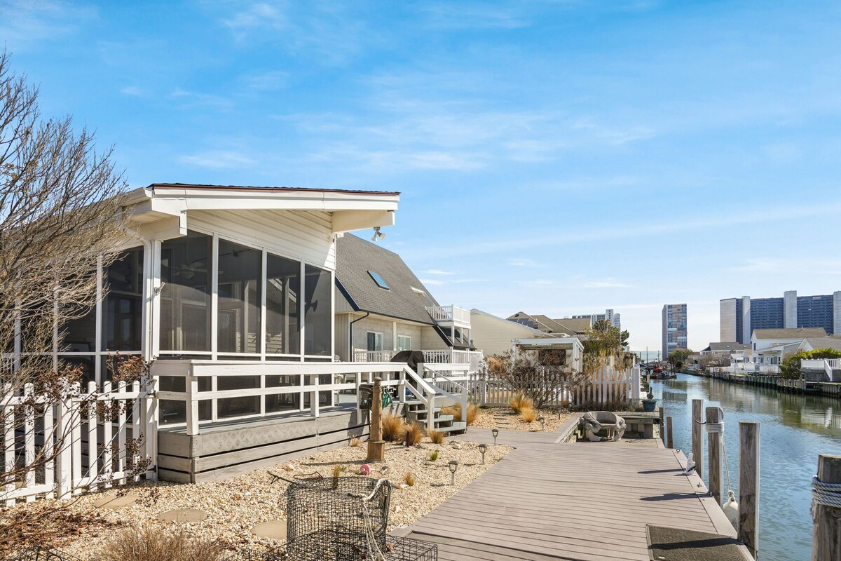 Channel Buoy Rd, 3 bed/2 bath Canal front Single family home in uptown OCMD