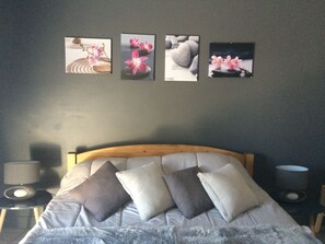 5 sovrum, skrivbord, strykjärn/strykbräda och resesäng