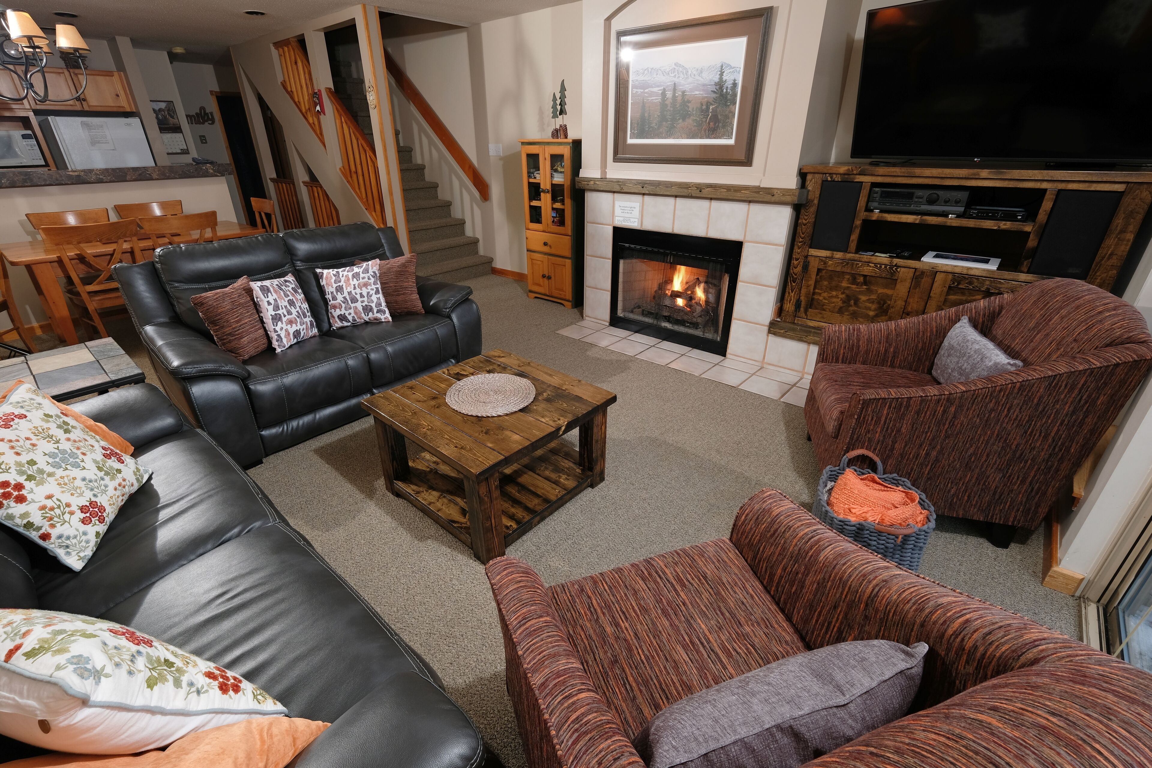 Smart TV, fireplace, stereo