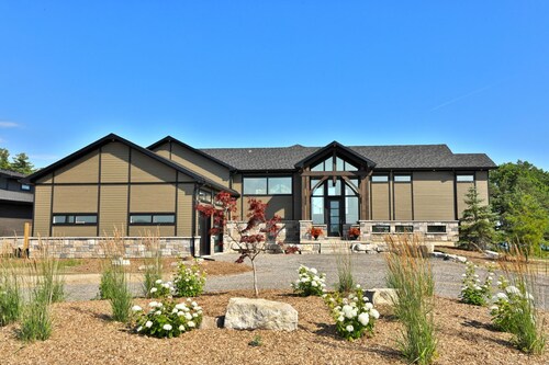 Waterfront Lake Erie near Niagara Wine Region