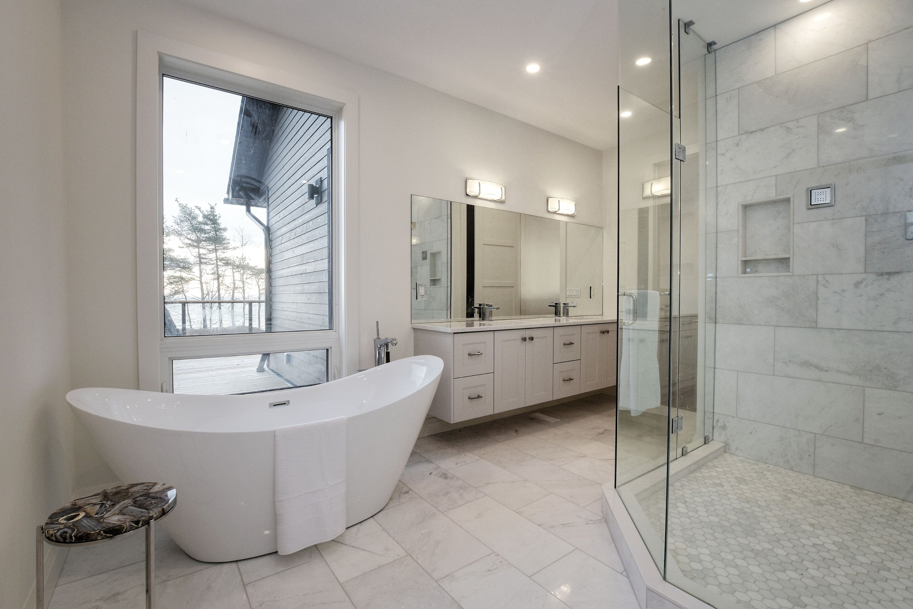 Waterfront Lake Erie near Niagara Wine Region