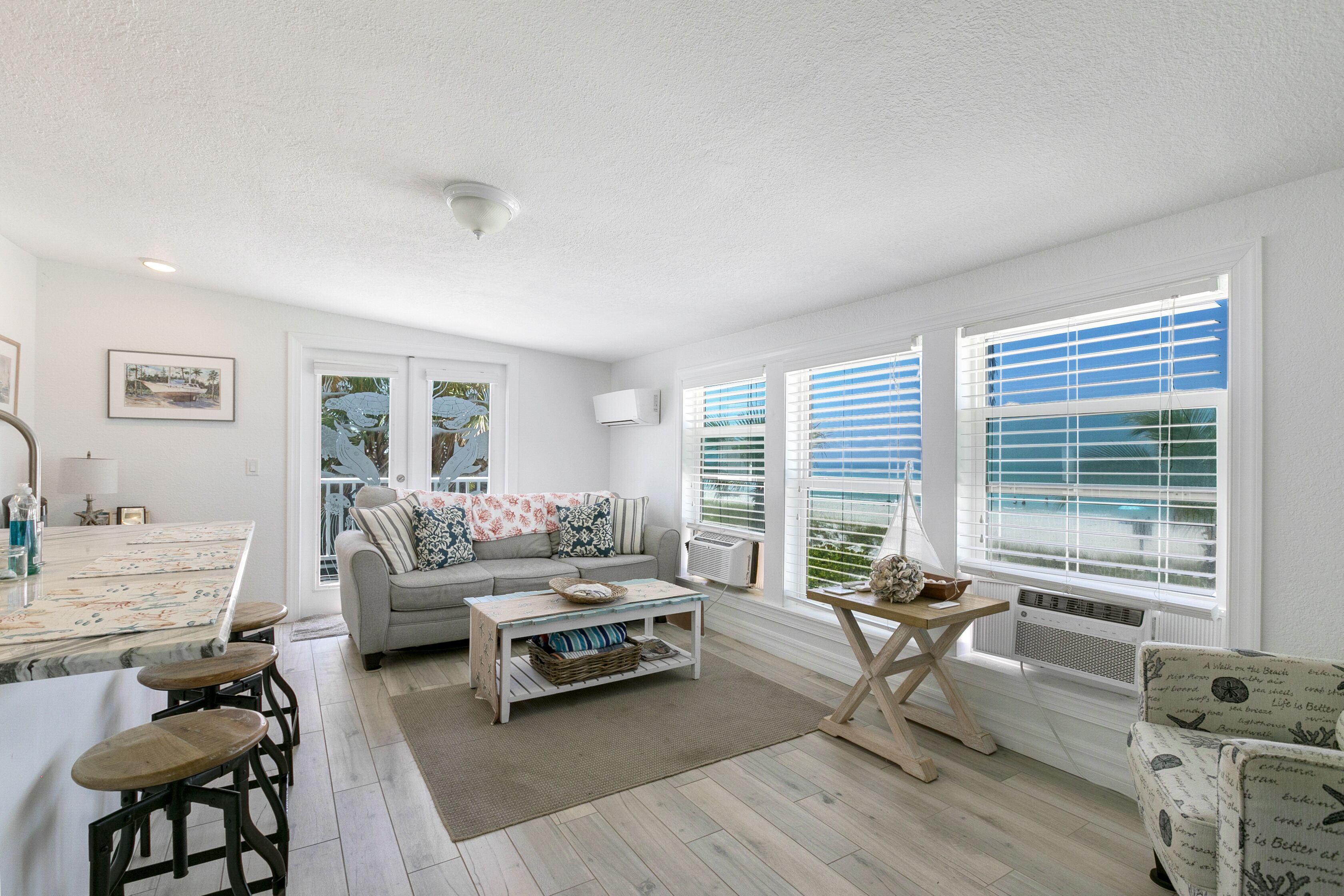 "Dream boat" Beach Front Island Rental With Amazing Views 