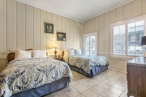10 chambres, coffre-fort, bureau, fer et planche à repasser