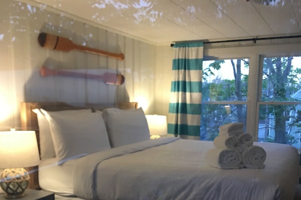 Cabin Room | Egyptian cotton sheets, premium bedding, individually decorated