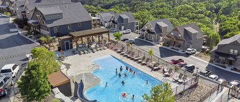 Una piscina techada, una piscina climatizada