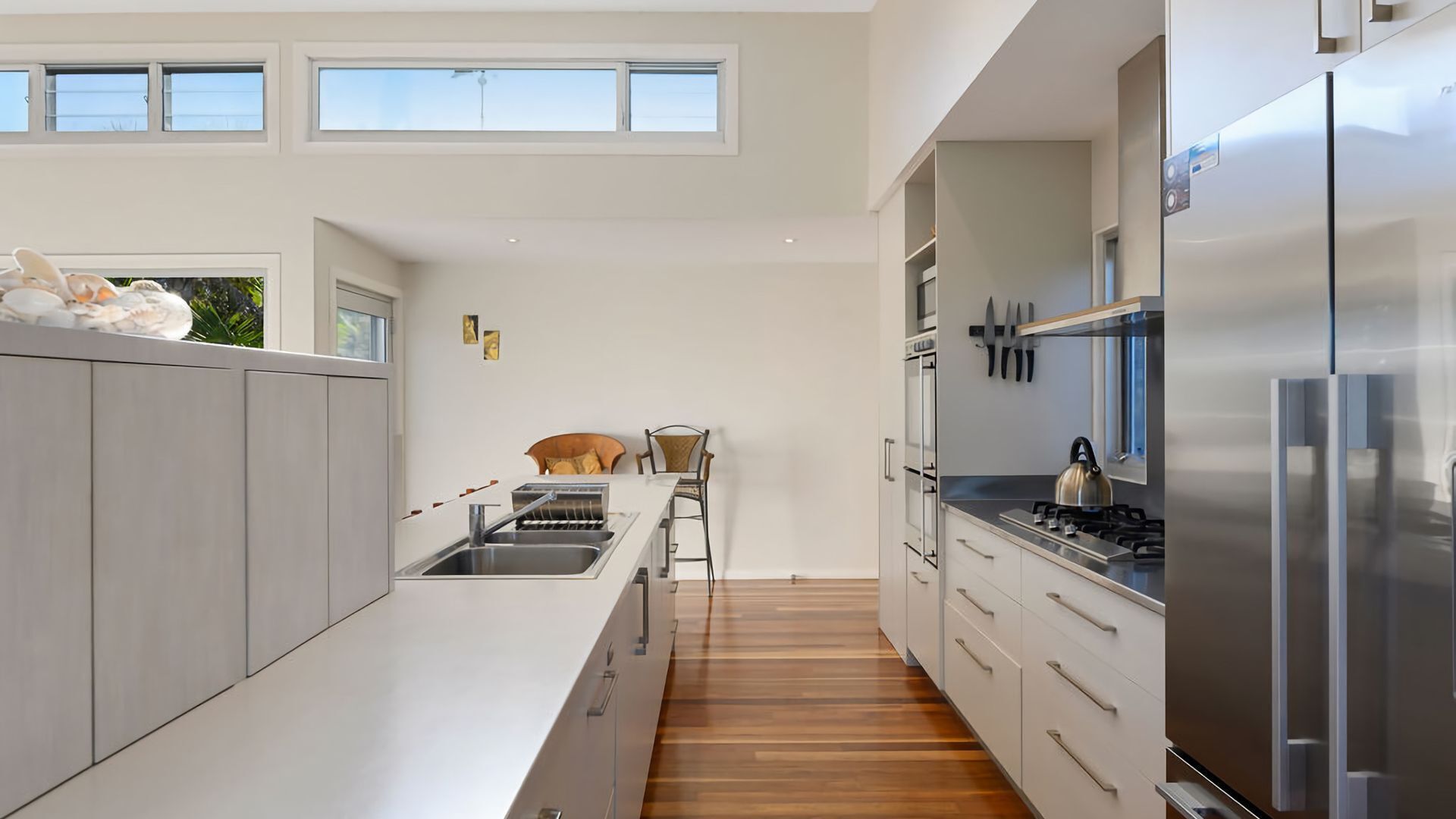 Frigorifero, forno, piano cottura, lavastoviglie