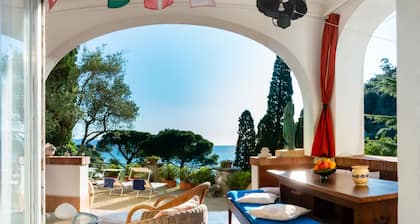 La Dolce Vita minutes from the beach!! with pool
