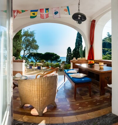 La Dolce Vita minutes from the beach!! with pool