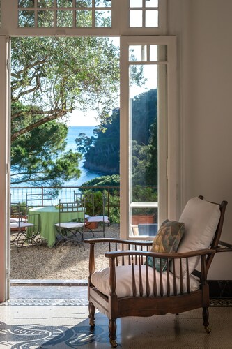 La Dolce Vita minutes from the beach!! with pool