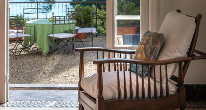 La Dolce Vita minutes from the beach!! with pool