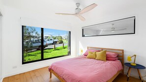 5 bedrooms, WiFi, bed sheets