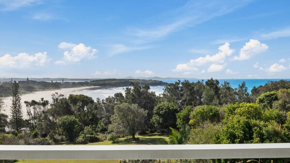 Property grounds - Ocean Pearl - stunning Arrawarra Headland headland location (Arrawarra Headland)