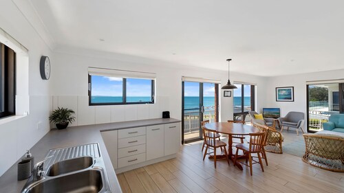 Jambi Ocean View - oceanfront Woolgoolga