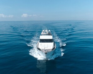 Unclassified image, 4 of 10, button - Spectacular Luxury Yacht center Alicante (Alicante)