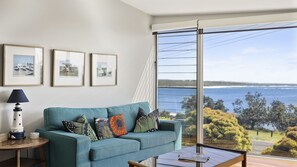Smart TV, Netflix, books, streaming services - Rockpool - stunning Woolgoolga Headland position (Woolgoolga)