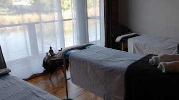 Massage in accommodation