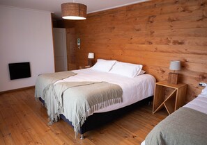 客房內保險箱、遮光布/窗簾、熨斗/熨衣板、床單