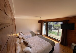 Rom – standard, 1 kingsize-seng, ikke-røyk | Safe på rommet, blendingsgardiner, strykejern/-brett og sengetøy