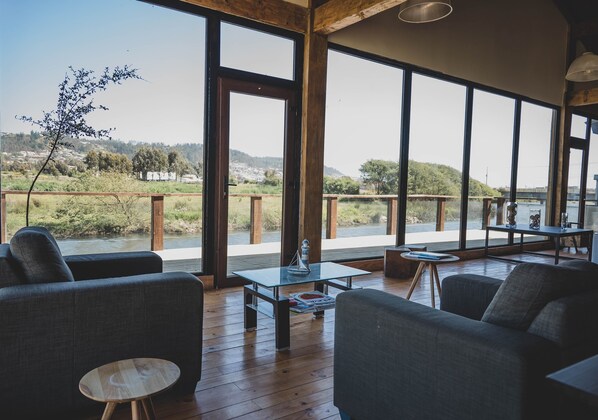 32-inch LCD TV with satellite channels, TV