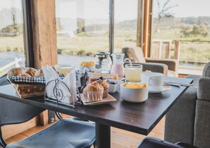 Desayuno típico de la región gratuito y diario