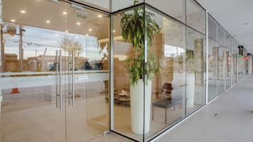 Pintu masuk properti