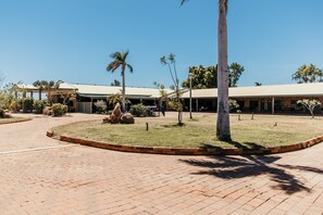 Exterior - Abacus Motel (Soldiers Hill)