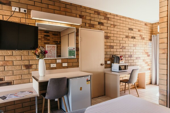 Desk, laptop workspace, iron/ironing board, free WiFi