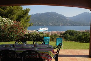 Outdoor dining - Exceptional view of the sea, Valinco peninsula (Propriano)