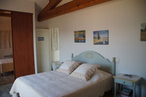 4 bedrooms, iron/ironing board, travel cot, free WiFi