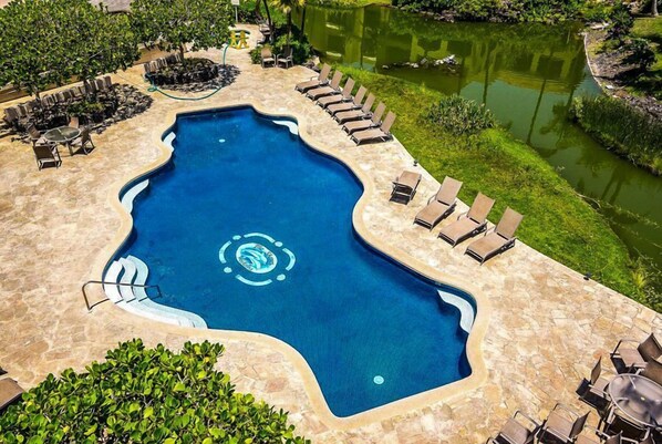 Alberca al aire libre y alberca climatizada