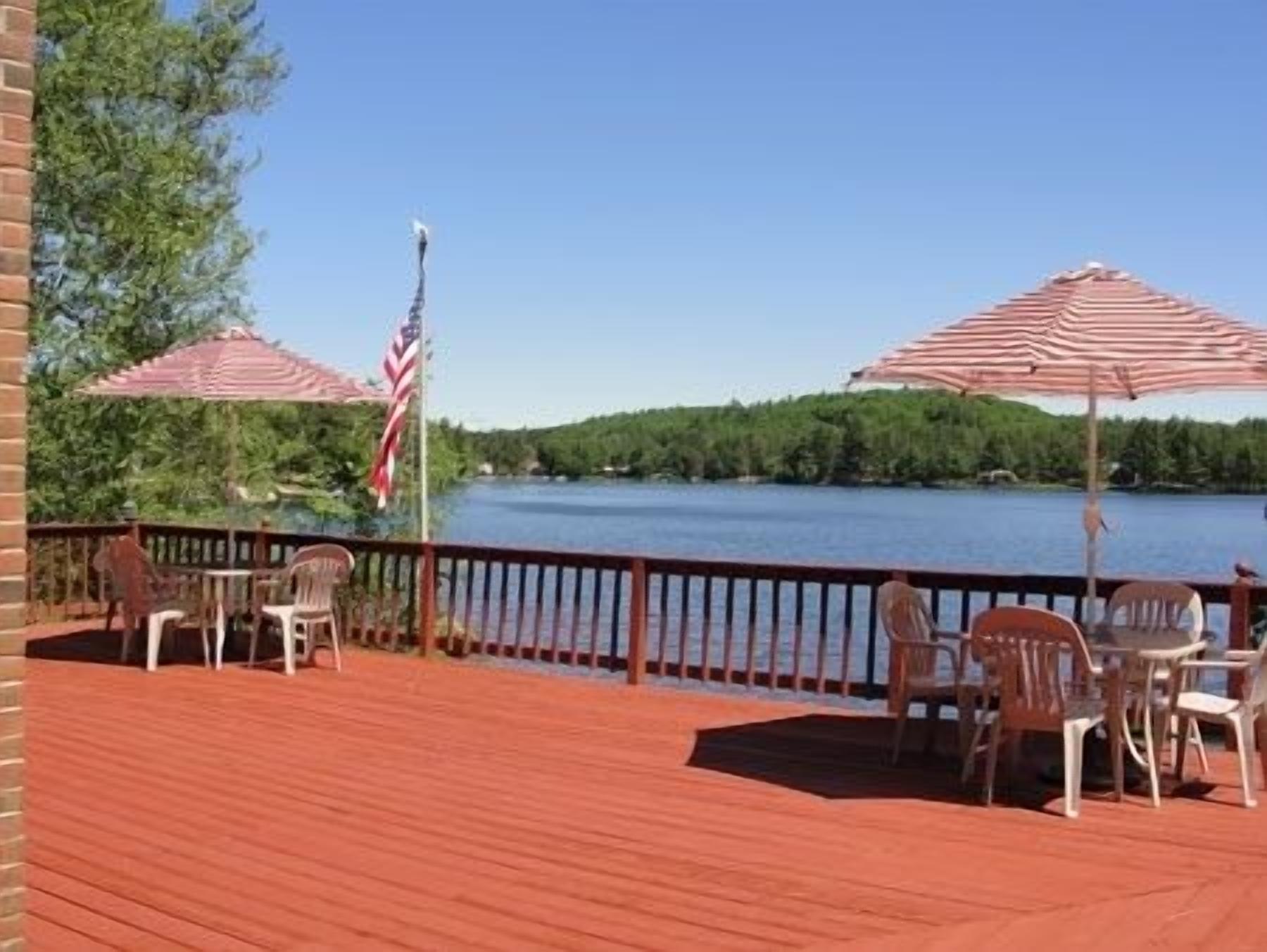 Waterfront Lake House Perfect for any Season 