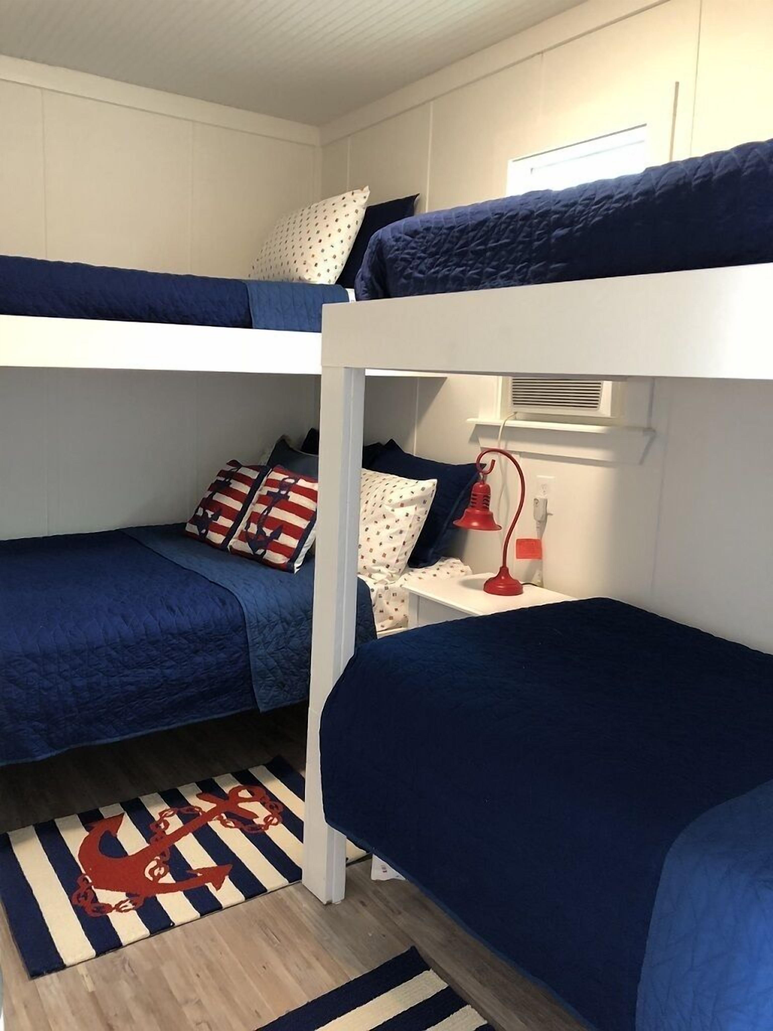 Joat 2 - Spacious Houseboat Sleeps 9-12