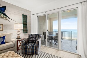 テレビ、DVD プレーヤー