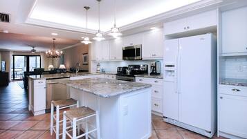 Fridge, microwave, dishwasher, coffee/tea maker