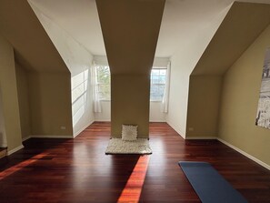 Interior - Private 3BR family retreat close to woodfield mall (Hoffman Estates)